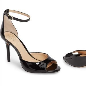 VINCE CAMUTO CALINAS SANDAL